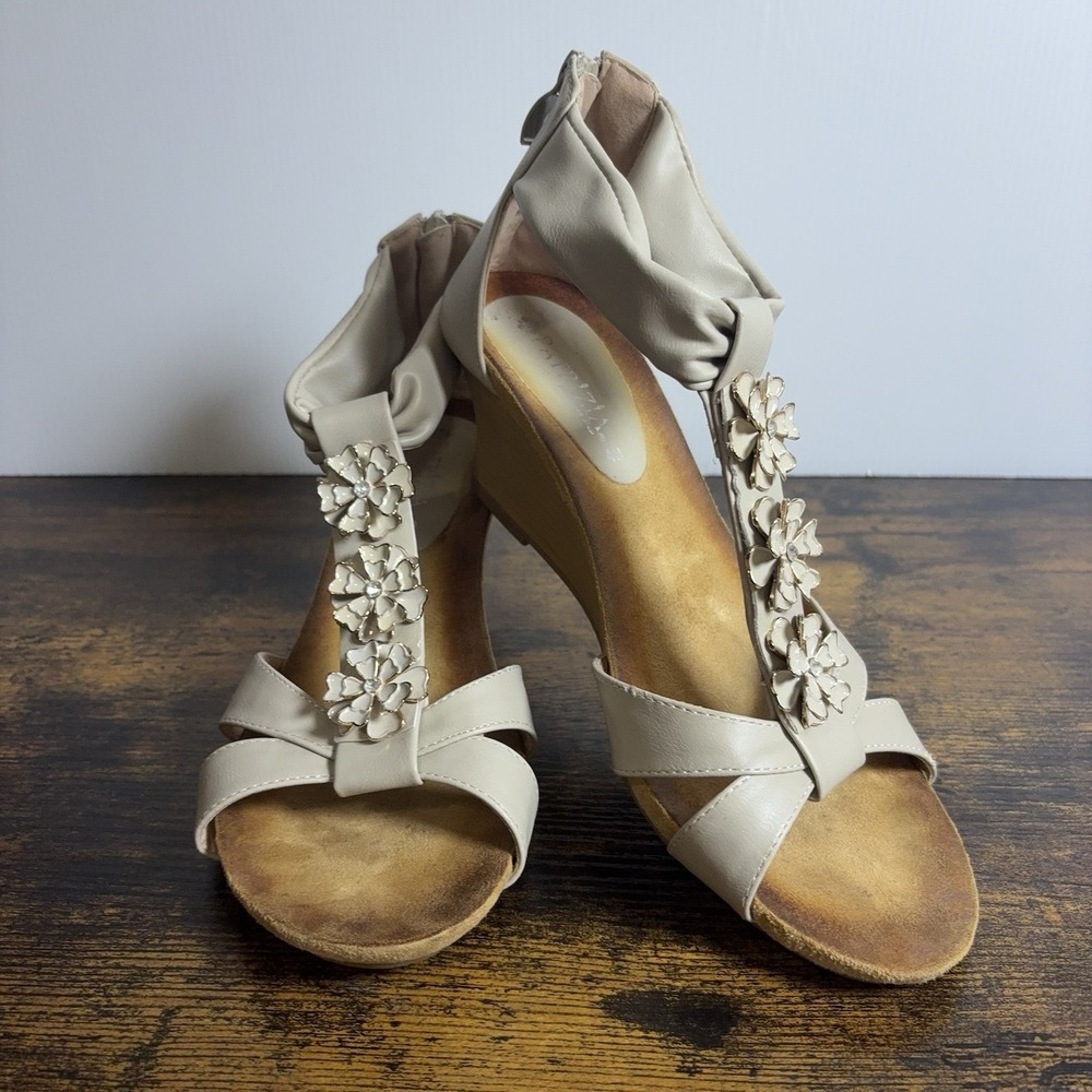 Patrizia by Spring Step Wedge‎ Sandals Womens Sz 9 Cream Beige Floral